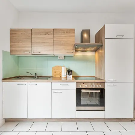 Zentrale Lage, Zwei Schlafzimmer, Waschmaschine *