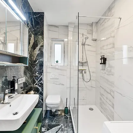 Zentrale Lage, Zwei Schlafzimmer, Waschmaschine Pforzheim