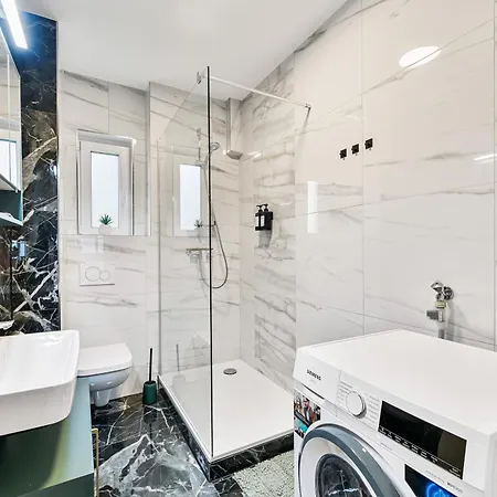 Zentrale Lage, Zwei Schlafzimmer, Waschmaschine Apartman Pforzheim